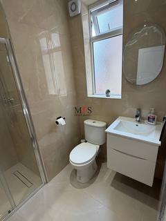 2 bedroom flat to rent, Somerset Road, Southall, UB1