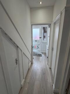 2 bedroom flat to rent, Somerset Road, Southall, UB1
