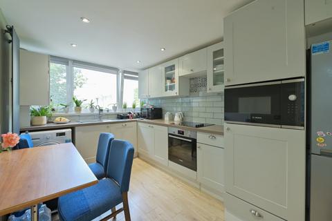 1 bedroom apartment to rent, Mountbatten Square, Windsor, Berkshire, SL4