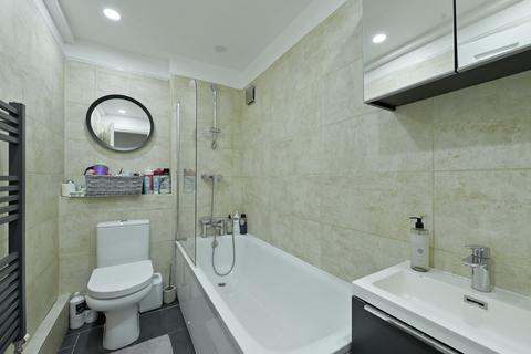 1 bedroom apartment to rent, Mountbatten Square, Windsor, Berkshire, SL4