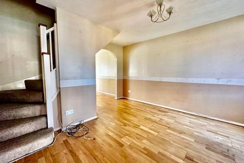 2 bedroom terraced house to rent, Rookery Drive, Luton, LU2