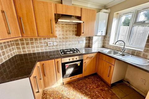 2 bedroom terraced house to rent, Rookery Drive, Luton, LU2