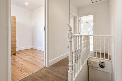2 bedroom flat to rent, 88 Huxley Road, London