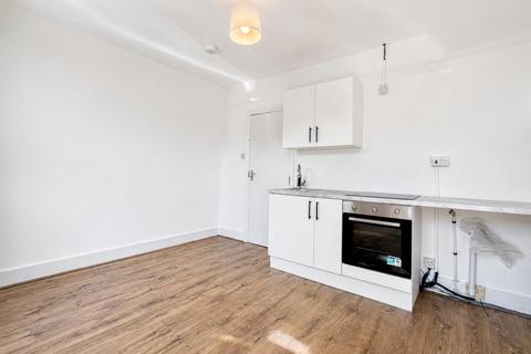 2 bedroom flat to rent, 88 Huxley Road, London