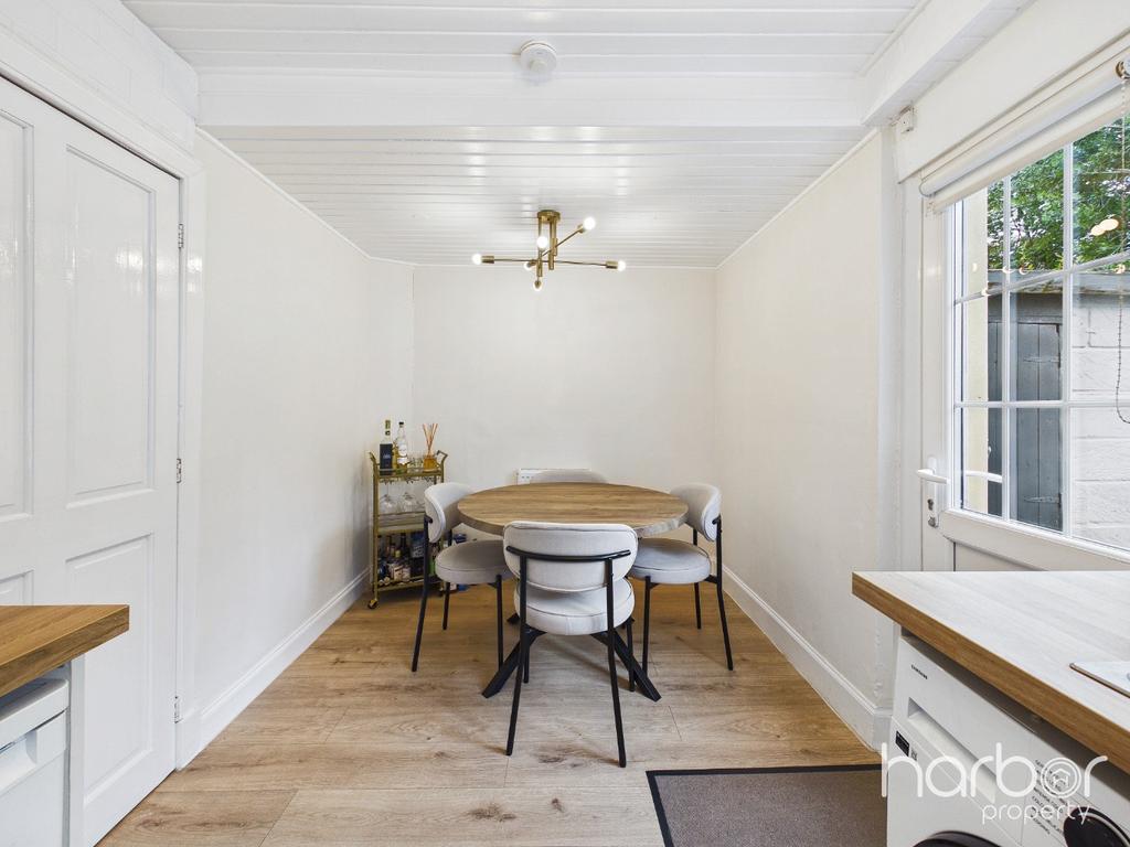 House in Glasgow, Greenfield - More