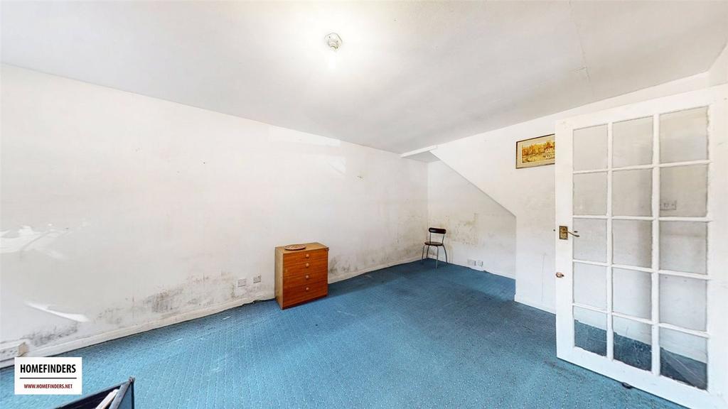 Apartment in Newham - View 3