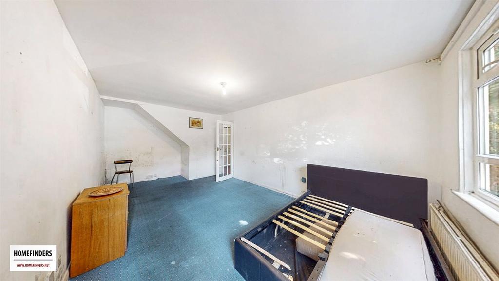 Apartment in Newham - View 5