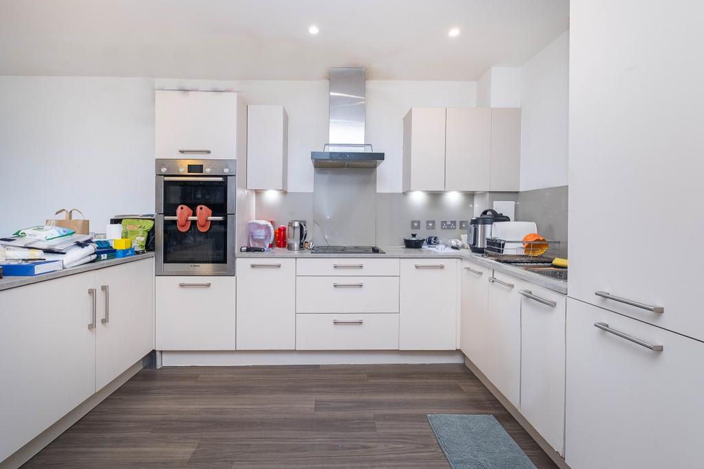 Apartment in Isleworth - View 3