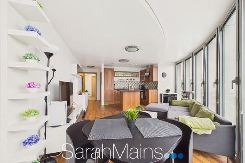 2 bedroom flat for sale, Forth Banks, Quayside, NE1