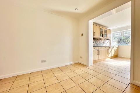 2 bedroom semi-detached house to rent, Blackthorn Drive, Luton, LU2