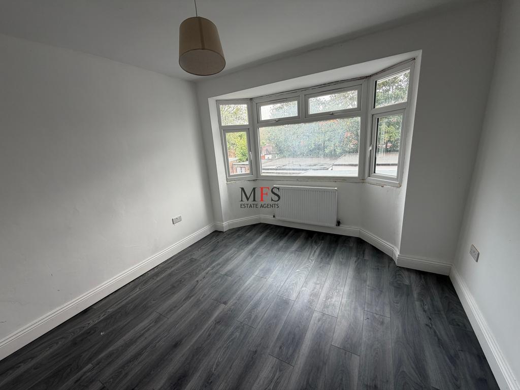Apartment in Southall - View 3