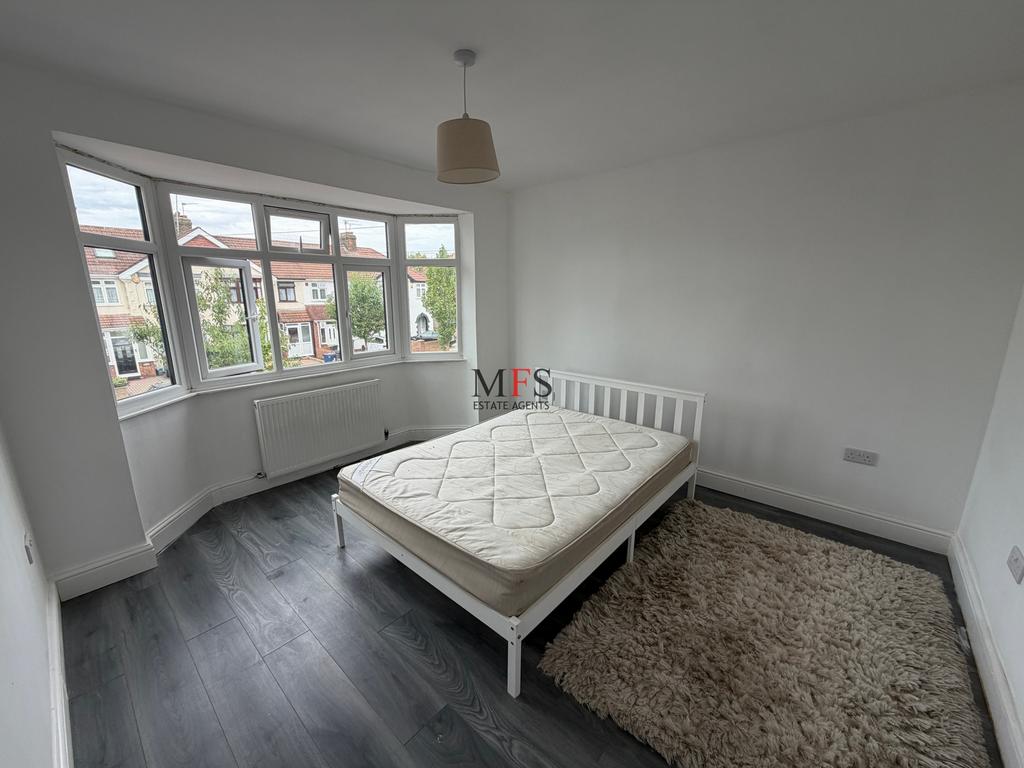 Apartment in Southall - More