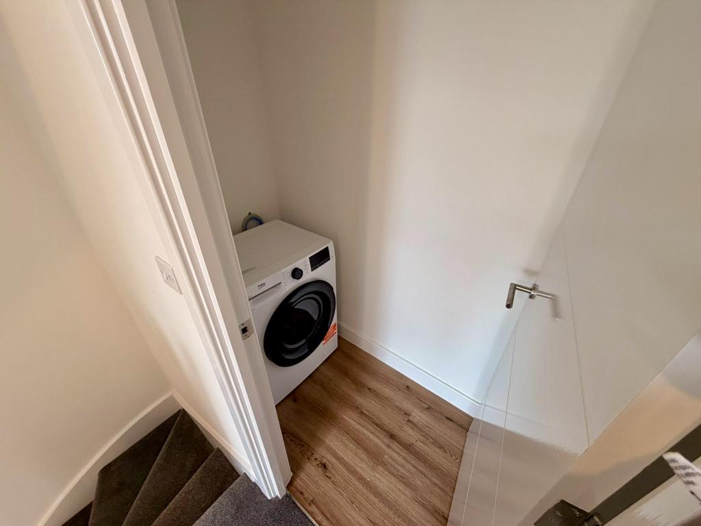 House in LEEDS - More