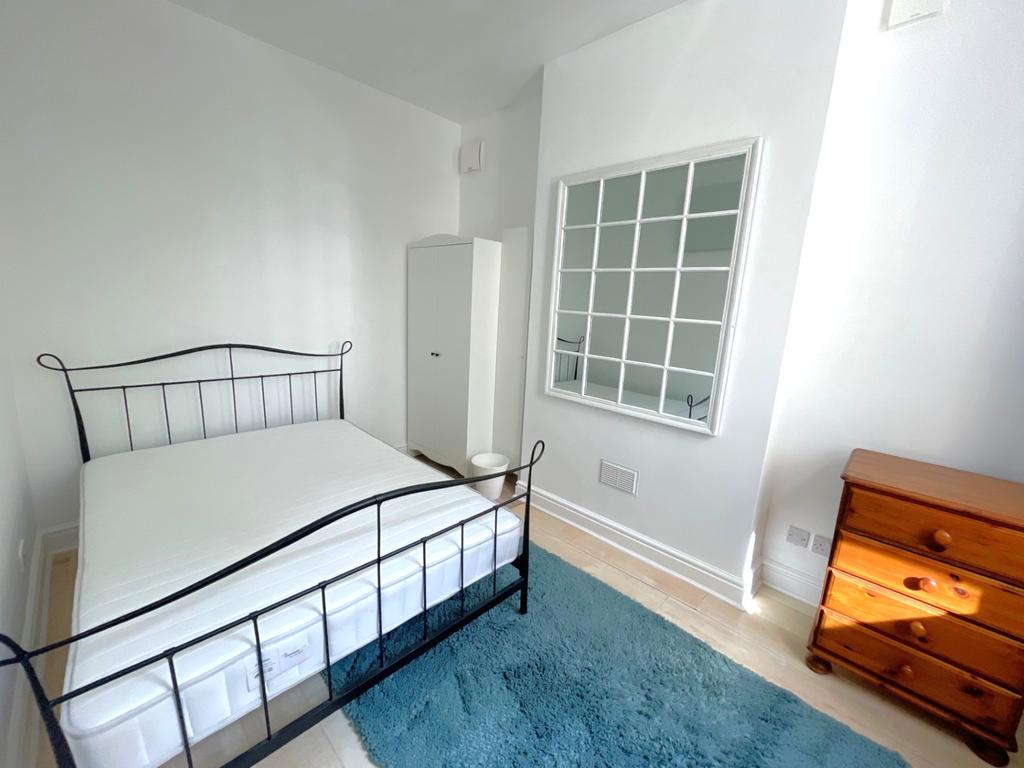 Apartment in Wimbledon - View 2