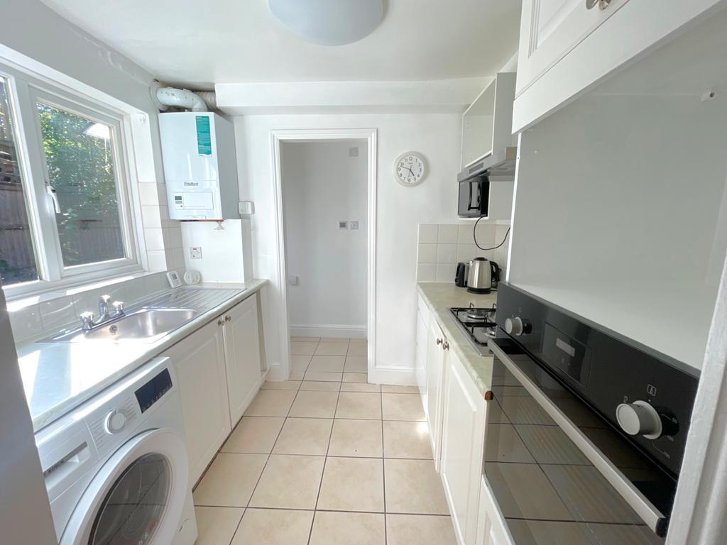 Apartment in Wimbledon - View 3