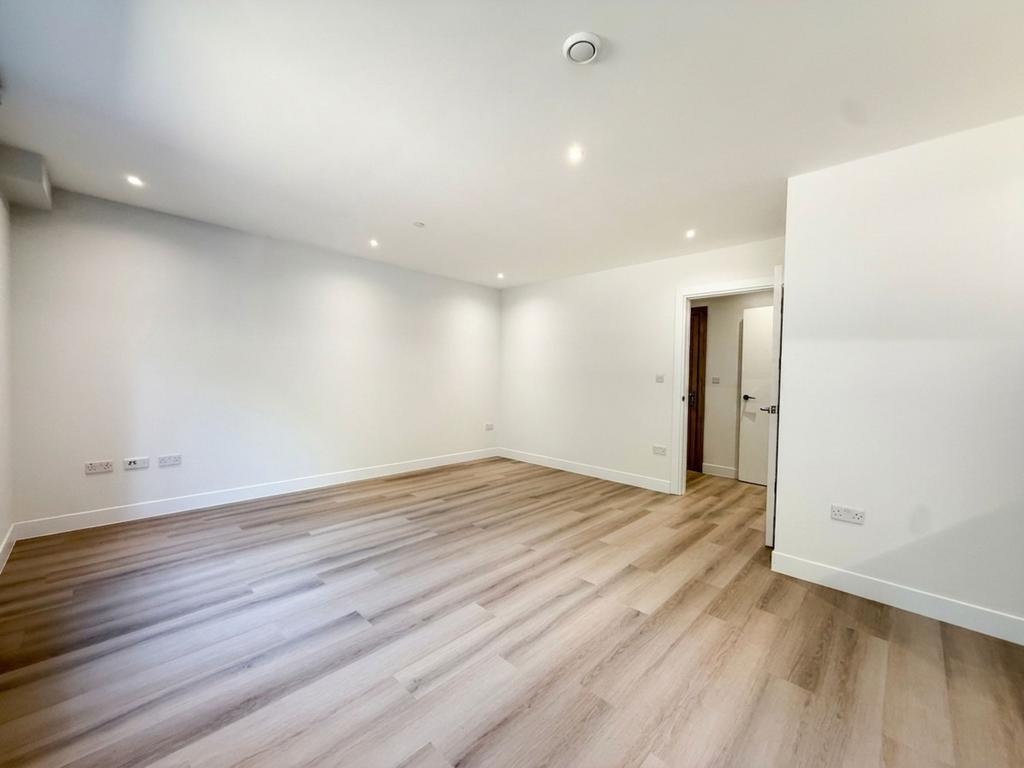 Apartment in Greater London - View 2