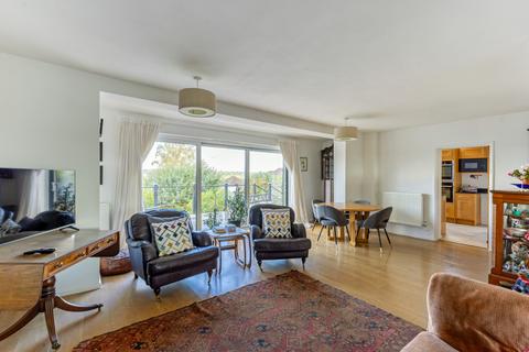 4 bedroom detached house for sale, Hillary Road, Farnham, Surrey, GU9