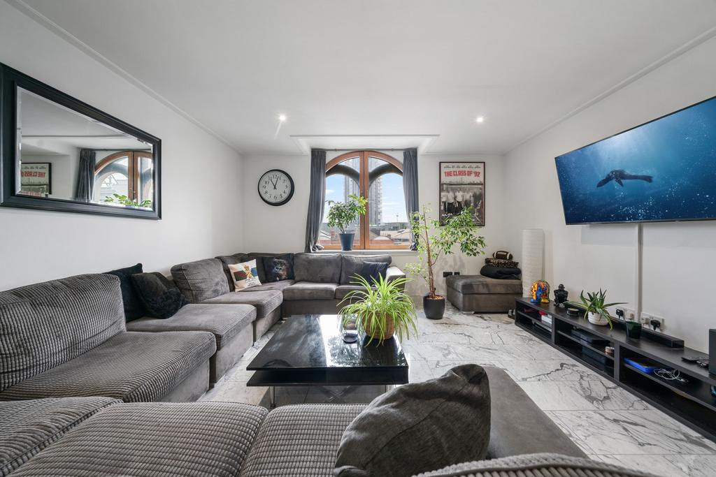 Apartment in London, St Luke's, Finsbury - View 2