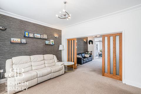 4 bedroom terraced house to rent, Preston Gardens, Ilford, IG1