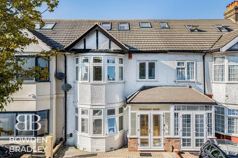 4 bedroom terraced house to rent, Preston Gardens, Ilford, IG1