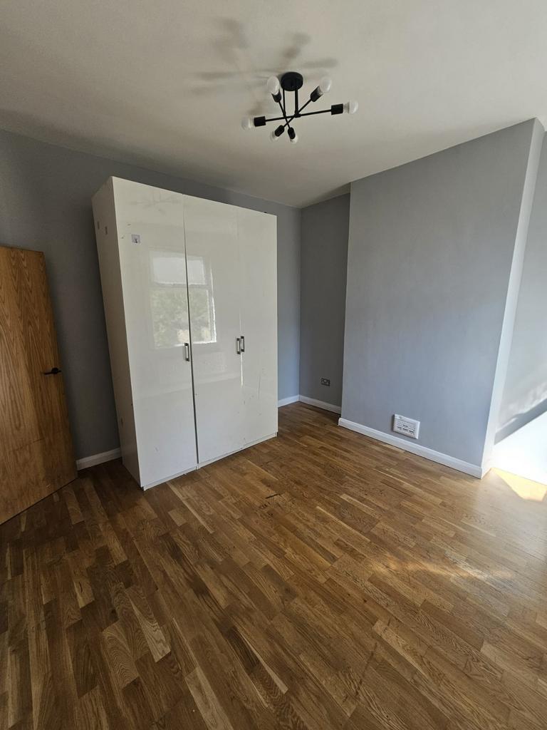 Apartment in SW18 - More