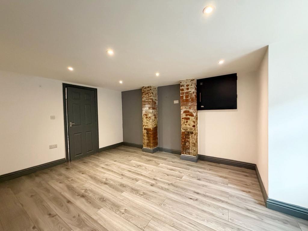 Apartment in LEEDS - View 4
