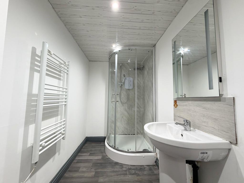 Apartment in LEEDS - More