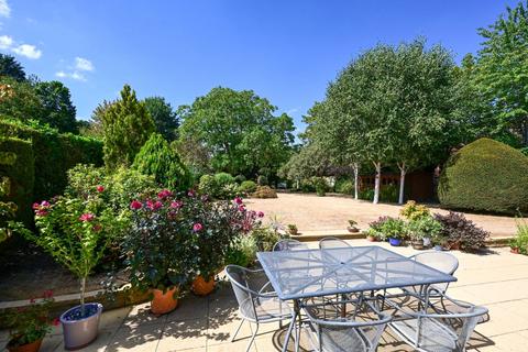 4 bedroom detached house for sale, Fernhill Road, Hampshire GU14