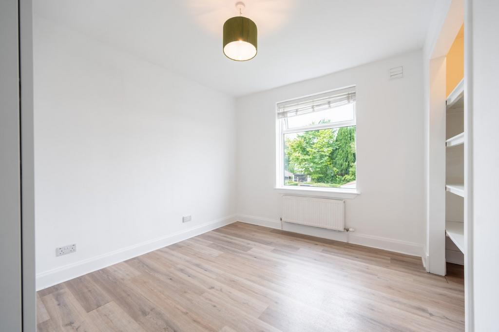 Apartment in Giffnock, Merrylee Park - More