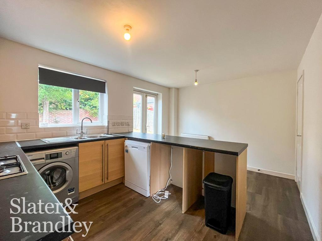 House in Nottingham, Nottinghamshire - More