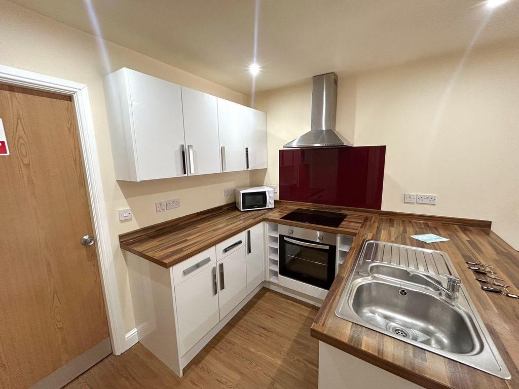 House in Salford - View 3