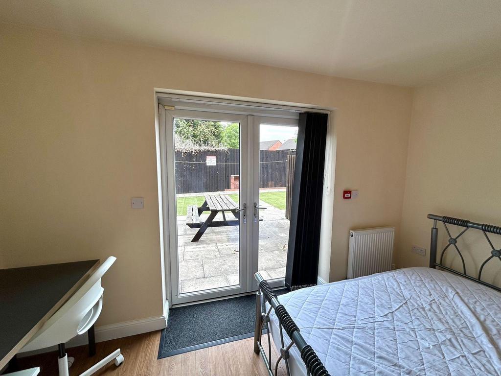 House in Salford - View 5