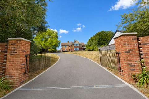 6 bedroom detached house for sale, Watergate Road, Newport, PO30