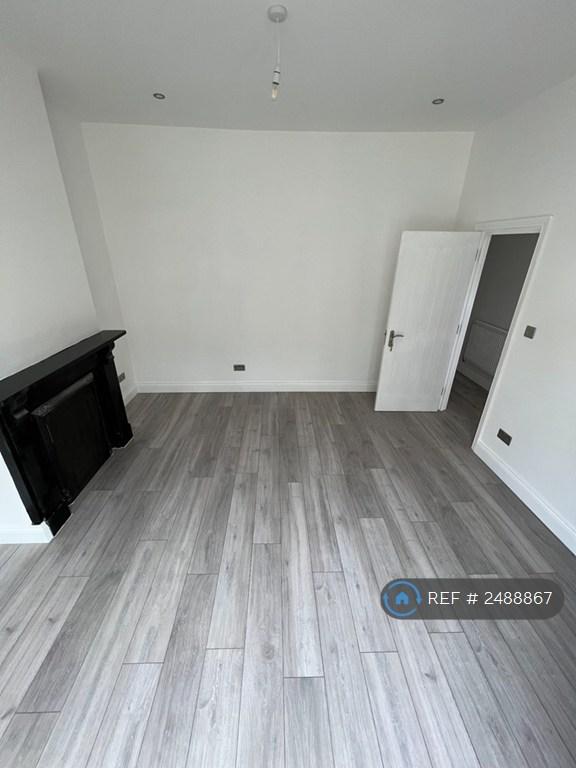 House in London - View 2