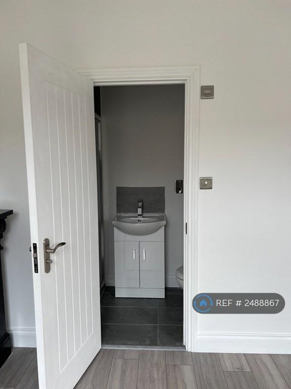 House in London - View 5