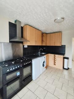 4 bedroom semi-detached house to rent, Ramsey Close, NORWICH