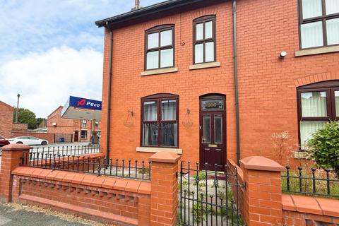 2 bedroom terraced house to rent, Firs Lane, Leigh