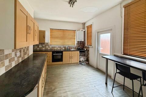 2 bedroom terraced house to rent, Firs Lane, Leigh