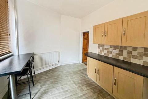 2 bedroom terraced house to rent, Firs Lane, Leigh