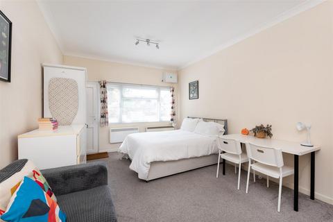 Studio to rent, St. James Mews, Bath BA1