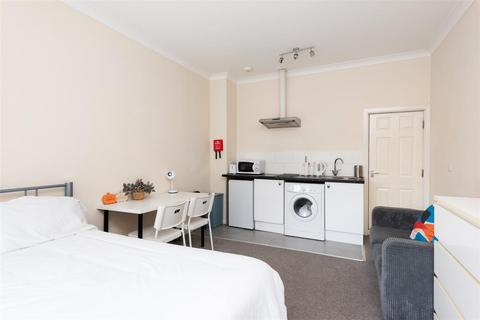 Studio to rent, St. James Mews, Bath BA1