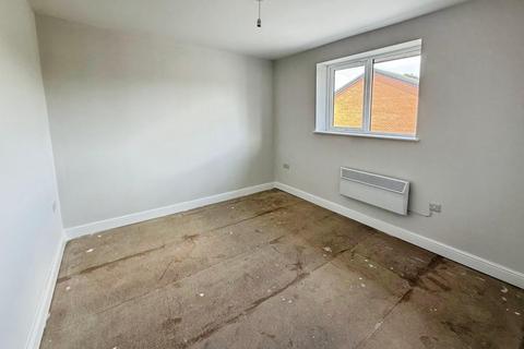 2 bedroom flat to rent, WIGAN ROAD, LEIGH, WN7 5DR