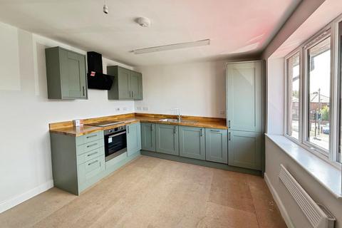 2 bedroom flat to rent, WIGAN ROAD, LEIGH, WN7 5DR
