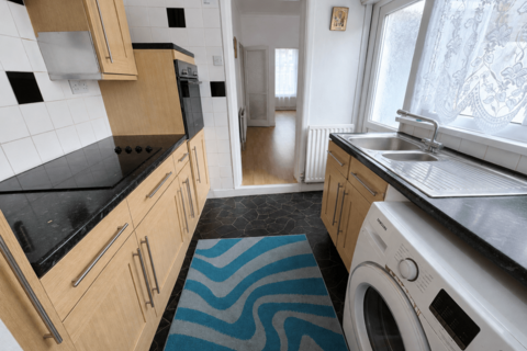 2 bedroom house for sale, Wynburg Street, Hull, HU9 2PB