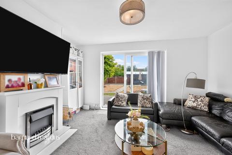 3 bedroom terraced house for sale, Hatch Gardens, Tadworth