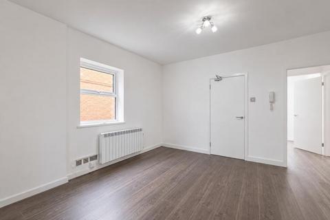 2 bedroom flat to rent, Laburnham Road, Maidenhead, SL6