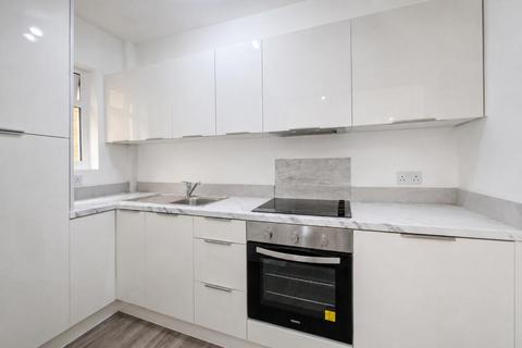 2 bedroom flat to rent, Laburnham Road, Maidenhead, SL6