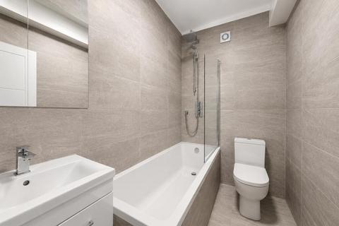 2 bedroom flat to rent, Laburnham Road, Maidenhead, SL6