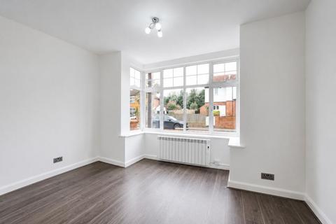2 bedroom flat to rent, Laburnham Road, Maidenhead, SL6