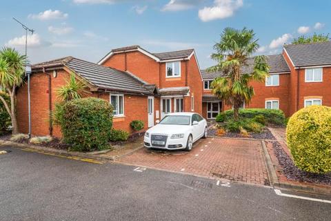 1 bedroom flat to rent, Cleves Court, Firs Avenue, Windsor, SL4